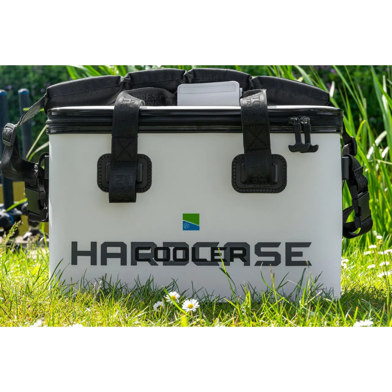 P0130166_HardcaseCooler-04_InUse.webp Preston Hardcase Cooler
